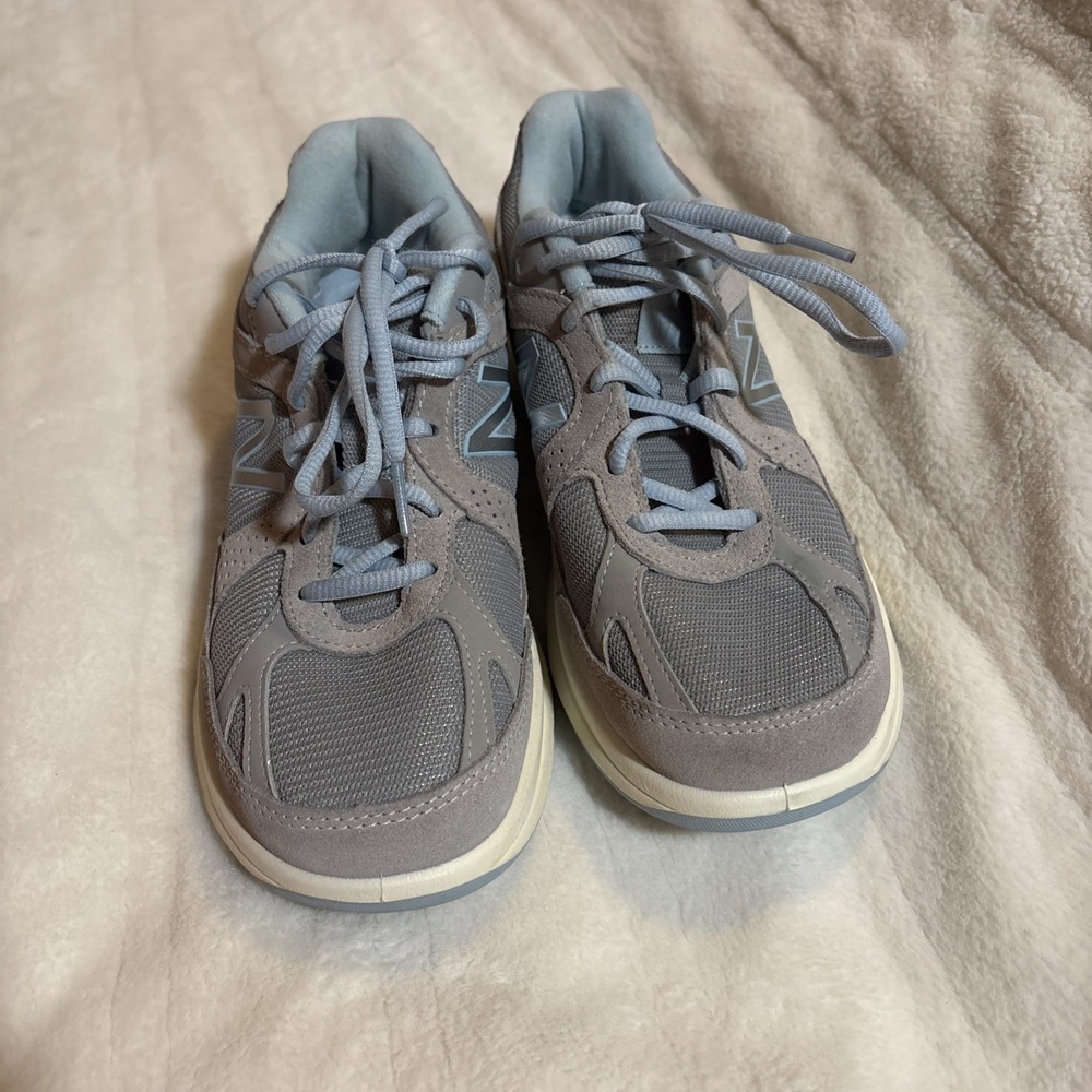 New Balance Size 7.5 Walking Shoe Women's Silver Blue Athletic Tennis Sneaker - Picture 2 of 11